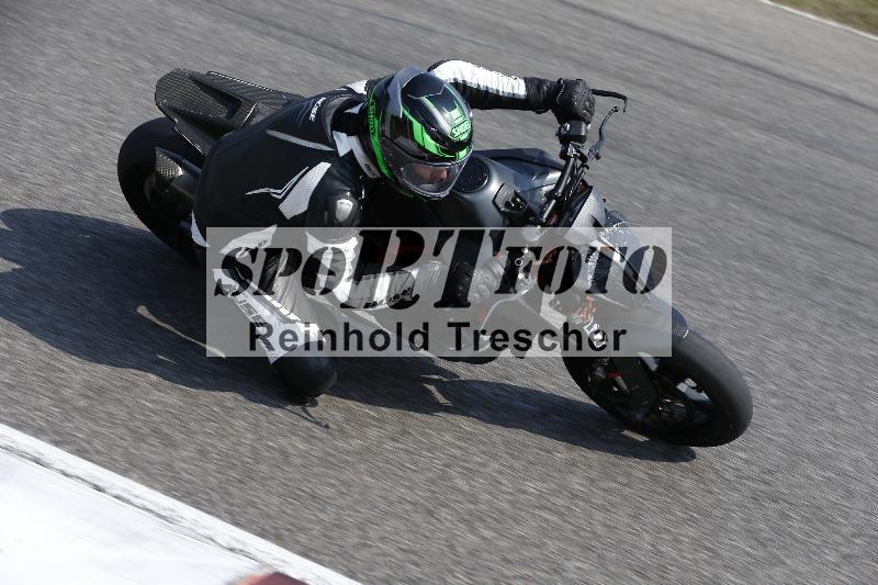 Archiv-2025/49 26.08.2025 Cornu Master School ADR/rot-rouge/38